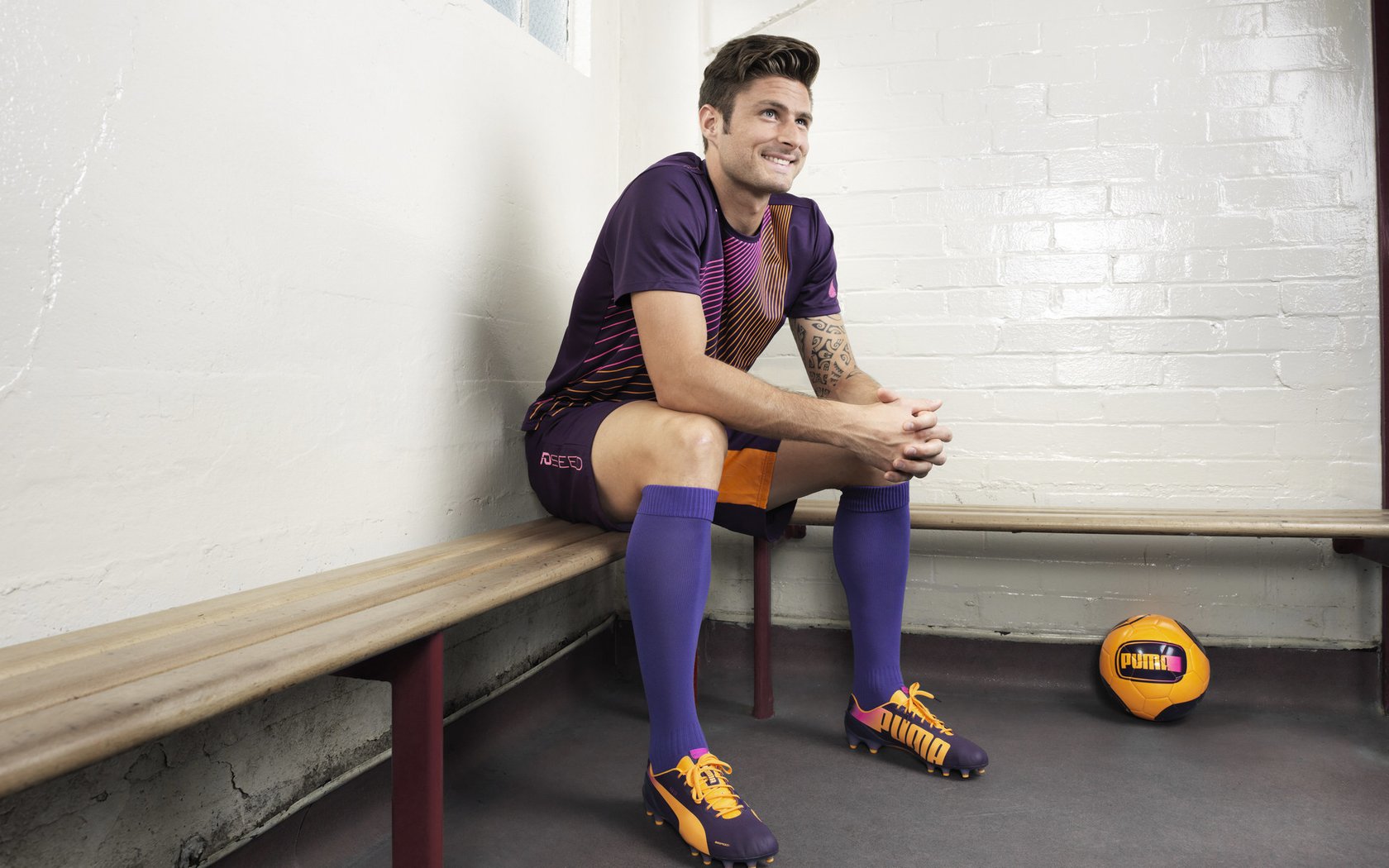 亚特兰大三中场组合展现高度默契，亚特兰大中锋